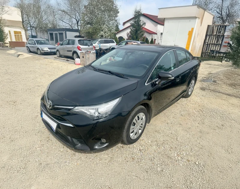 samochód Toyota Avensis